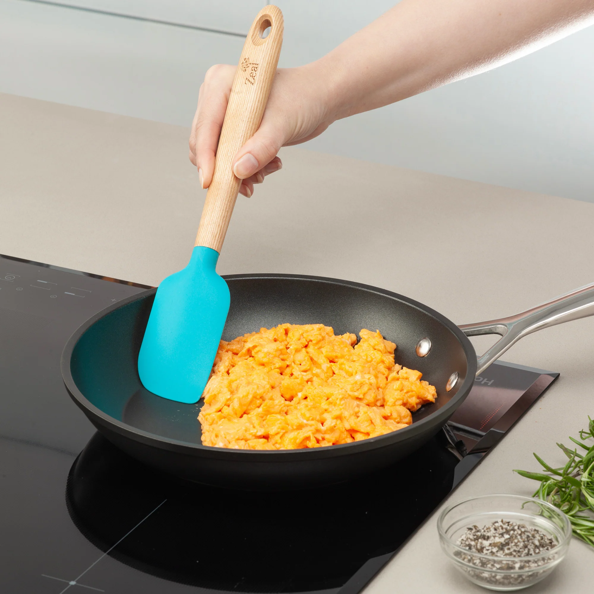 Ash Wood Handled Spatula, 25cm - Image 15