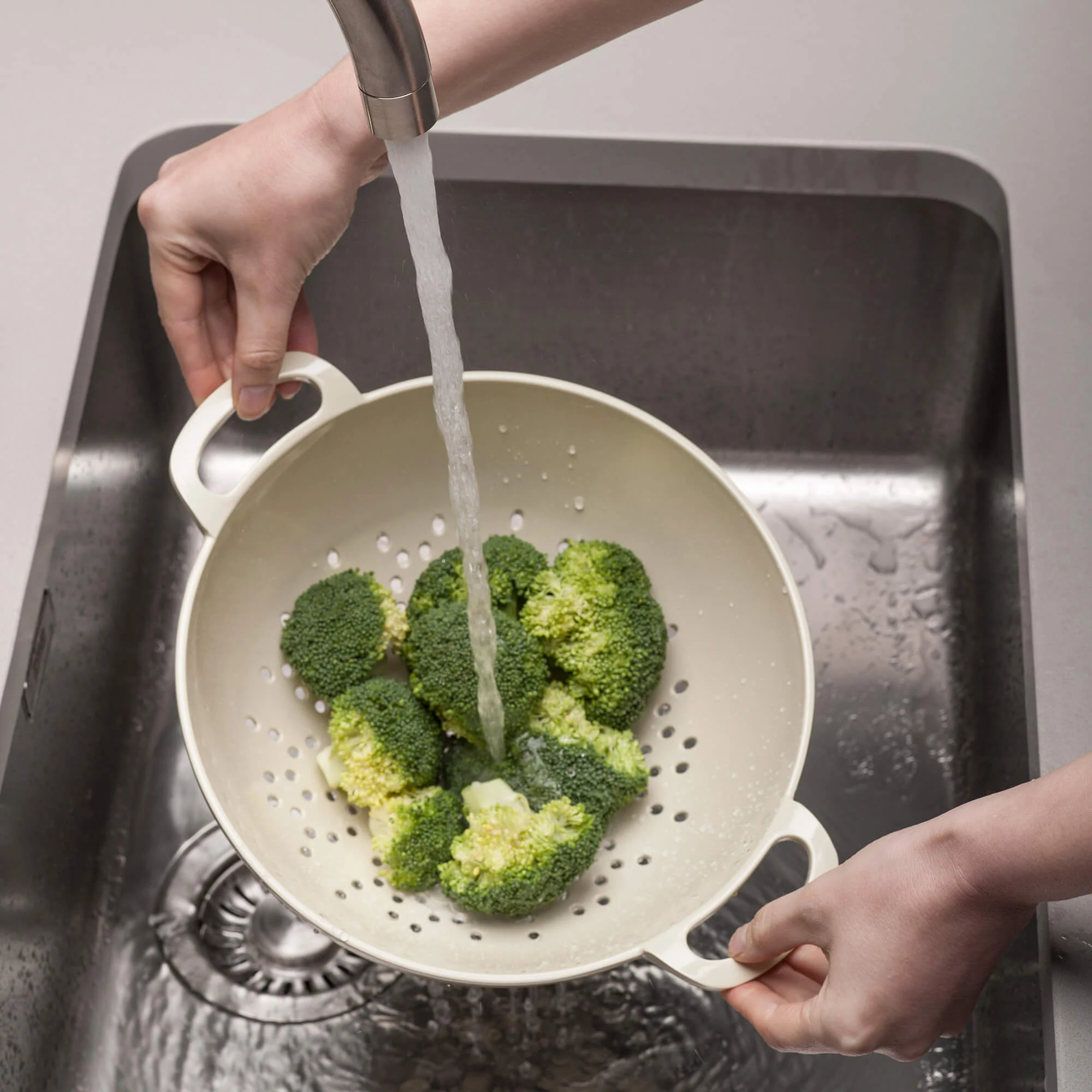 Premium Melamine Colander, Large 24cm - Image 4