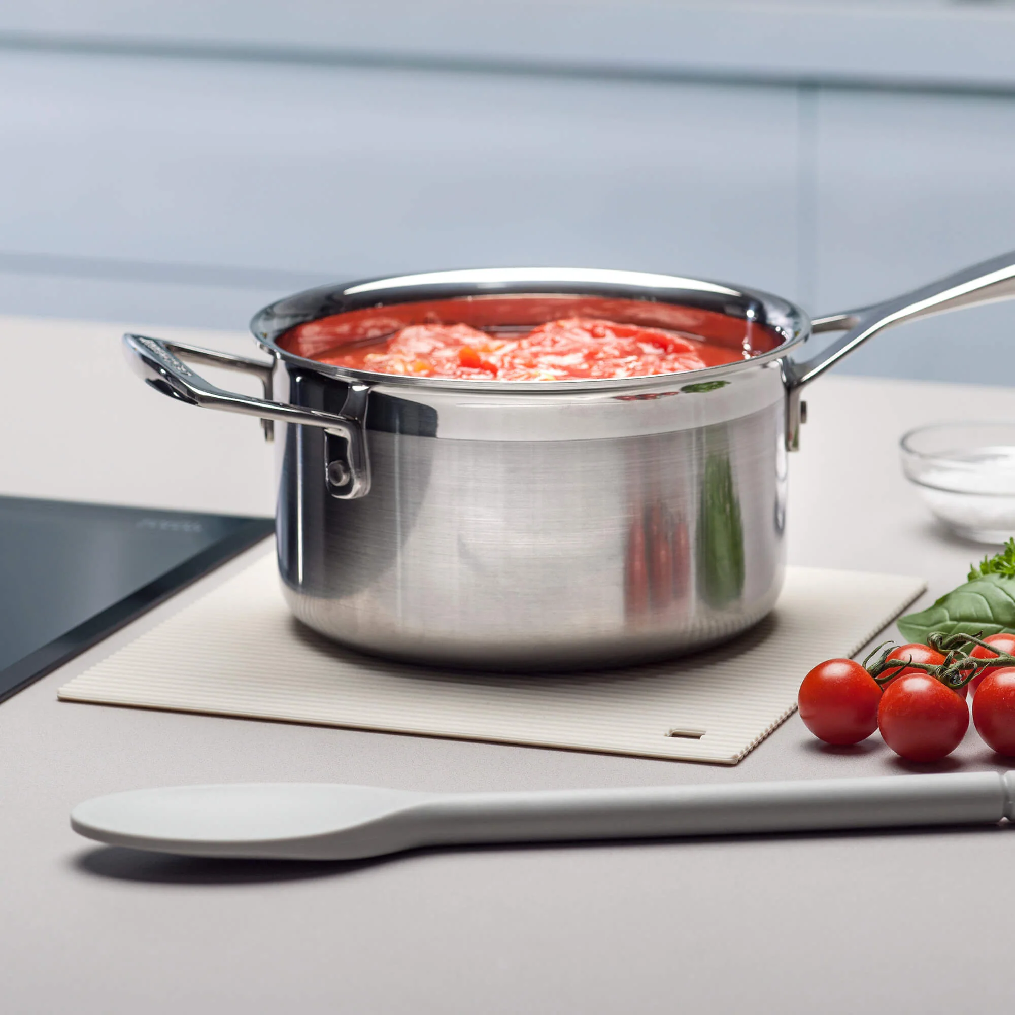 Silicone Heat Resistant Trivet Mat, Large, 22cm - Image 11