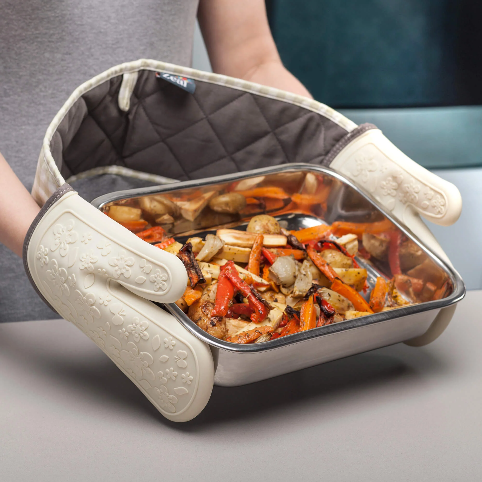 Steam Stop™ Waterproof Silicone Double Oven Glove, Gingham Floral - Image 4