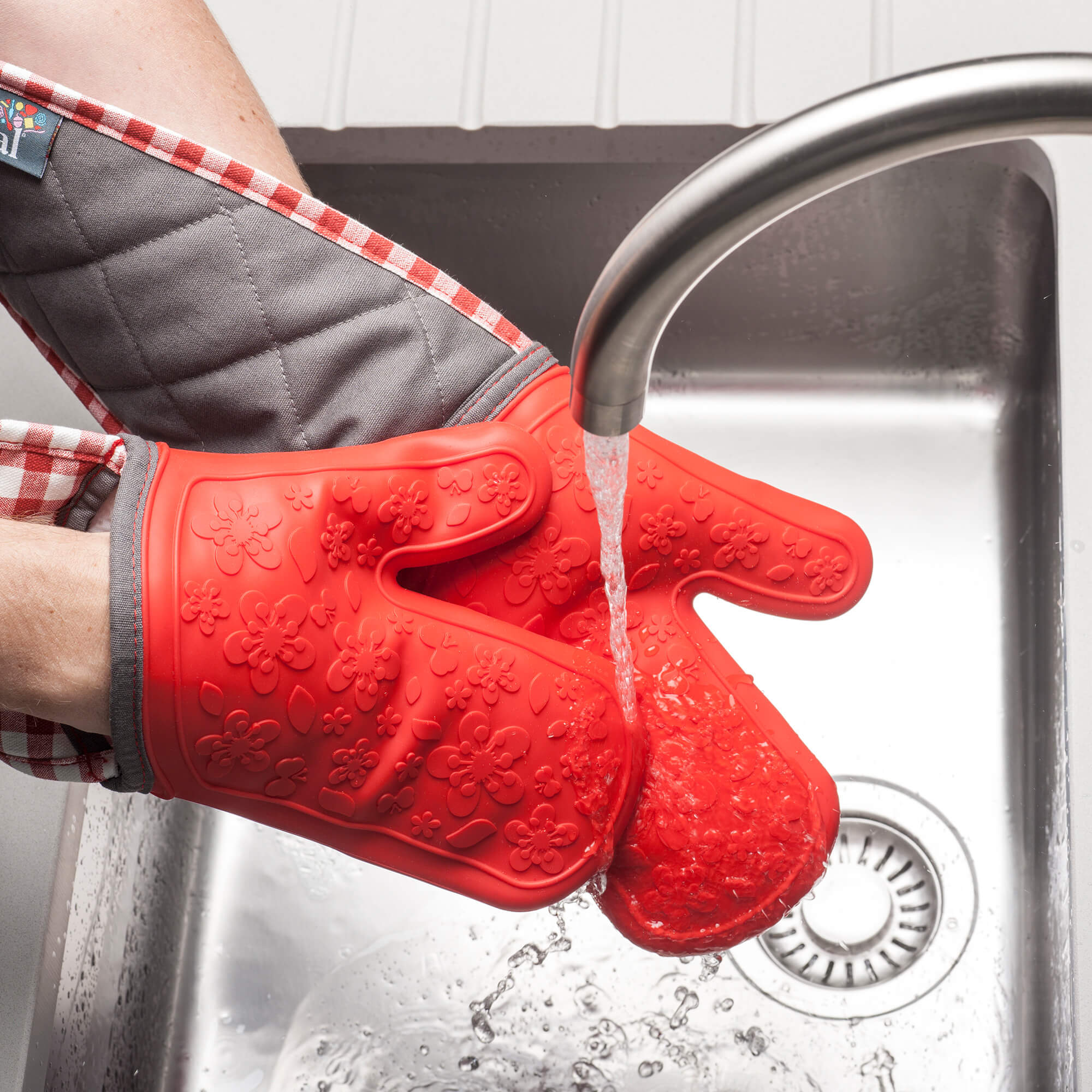 Steam Stop™ Waterproof Silicone Double Oven Glove, Gingham Floral - Image 8