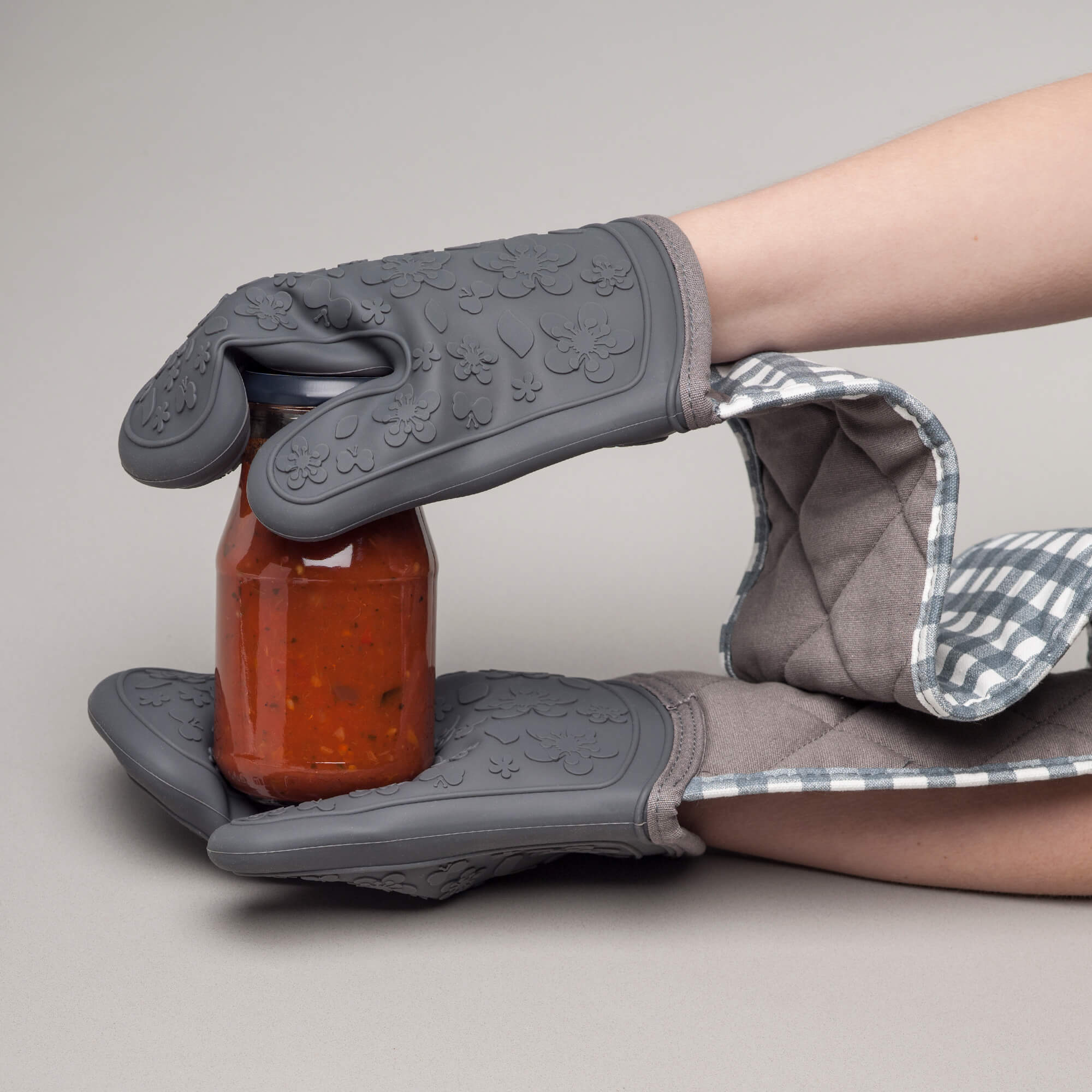 Steam Stop™ Waterproof Silicone Double Oven Glove, Gingham Floral - Image 9